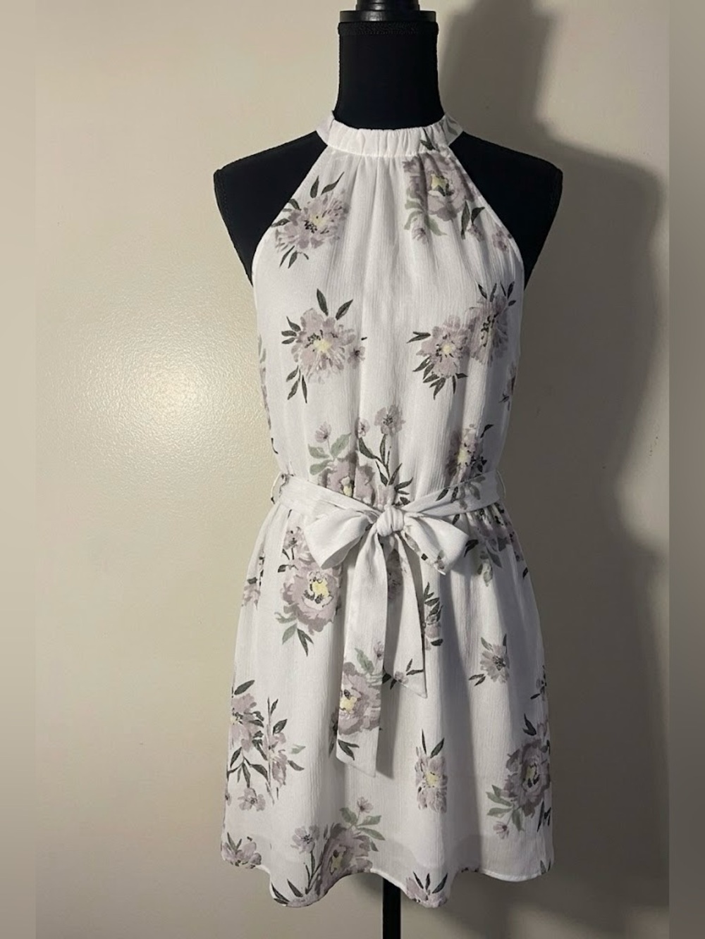 🌸 Dynamite White Preloved Floral Halter Mini Dress 🌸 Size Small